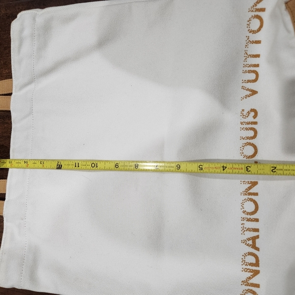 CELINE SCARF AND FONDATION LOUIS VUITTON TOTE BAG 2 ITEMS - Picture 7 of 14